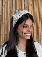 קשת לשיער סאטן מבריק בז בהיר