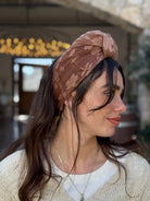 סרט קשירה לשיער חום בהיר עם רקמה עדינה חום