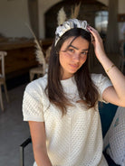 קשת לשיער שיפון בגווני שמנת אפור ושחור בסגנון צבעי מים