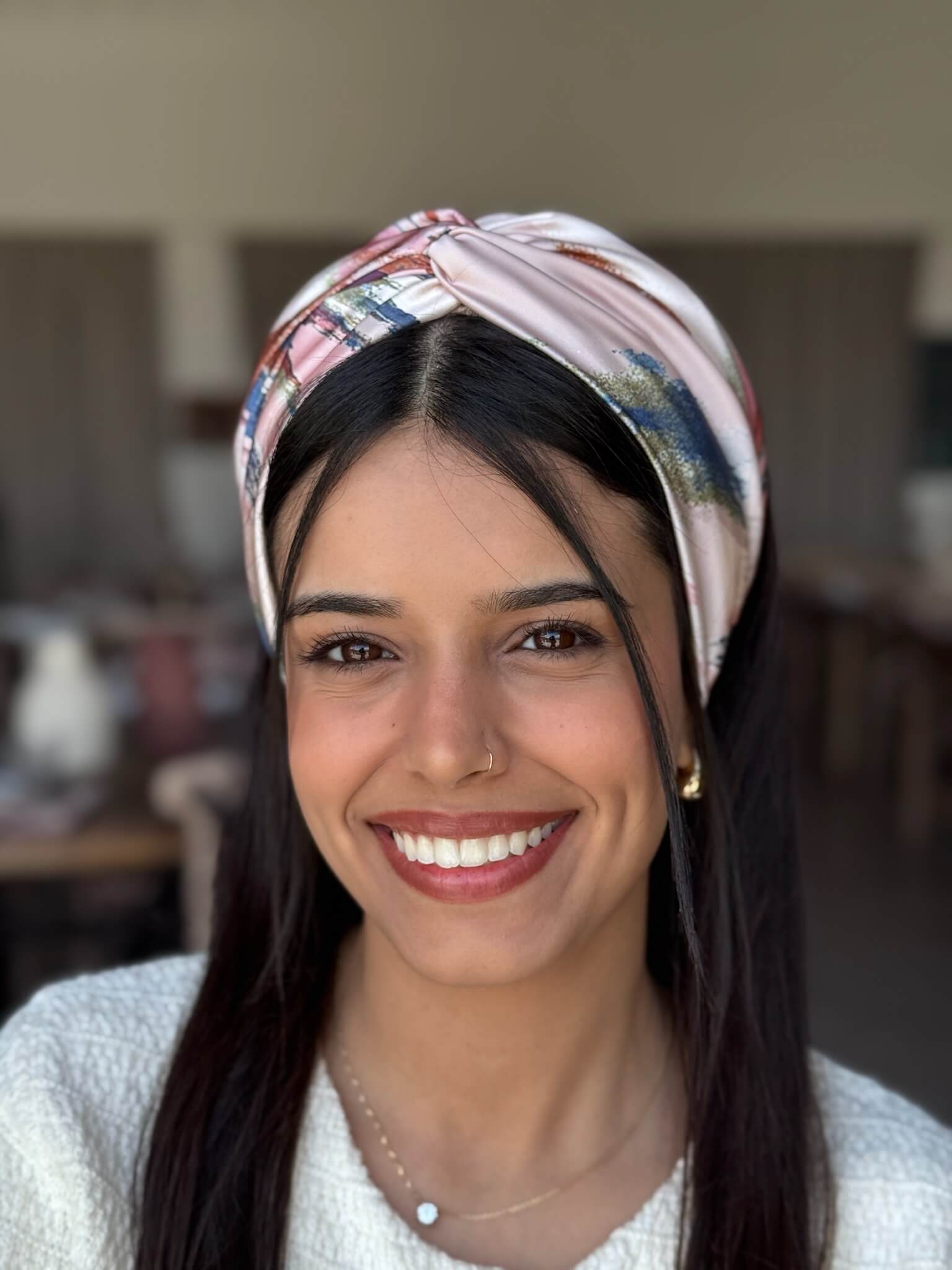 מיני טורבן שיפון פסים ציבעוניים על בסיס ורוד ניוד