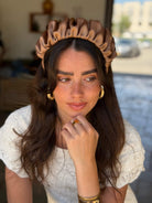 קשת לשיער בד סאטן קאמל עם ברק עדין