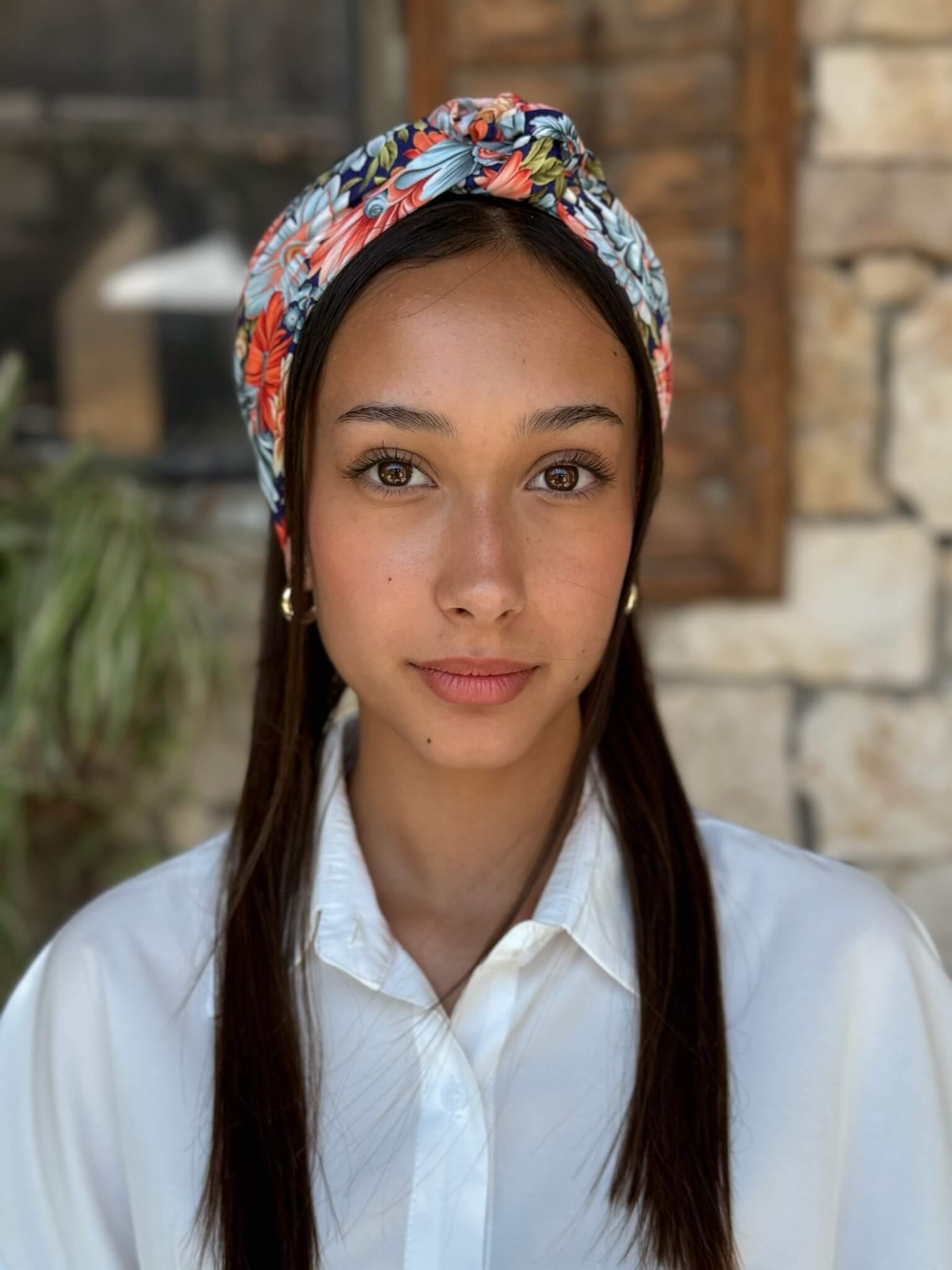 ריבוע פרחוני חמרה כתום עם אפור על בסיס נייבי