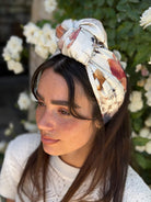 סרט קשירה לשיער בד דמוי פשתן בגוון שמנת טבעי עם הדפס פרחים בגווני ורוד עתיק אפרסק וחמרה