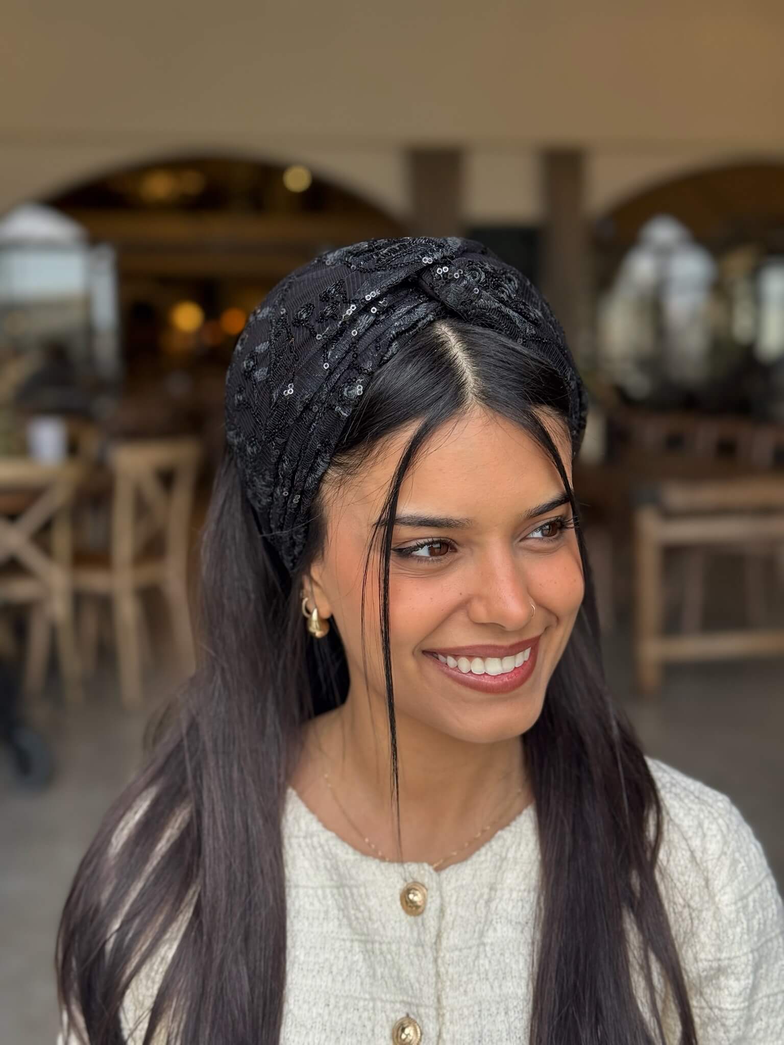 טורבן על בסיס רשת שחור עם עיטורים פייט שחור שחור