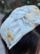 קשת לשיער שיפון פירחוני על בסיס שמנת