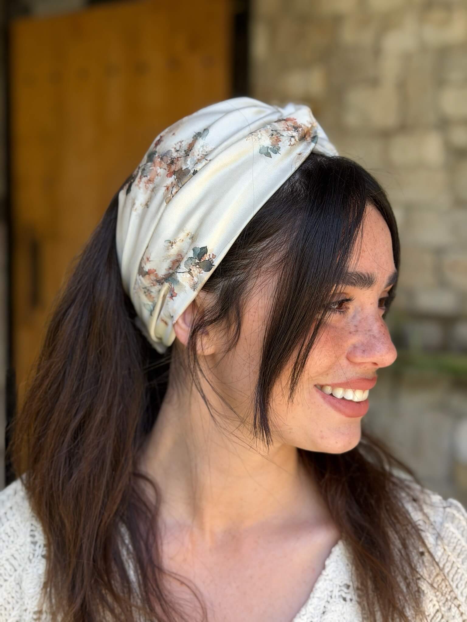 מיני טורבן שיפון פירחוני על בסיס שמנת