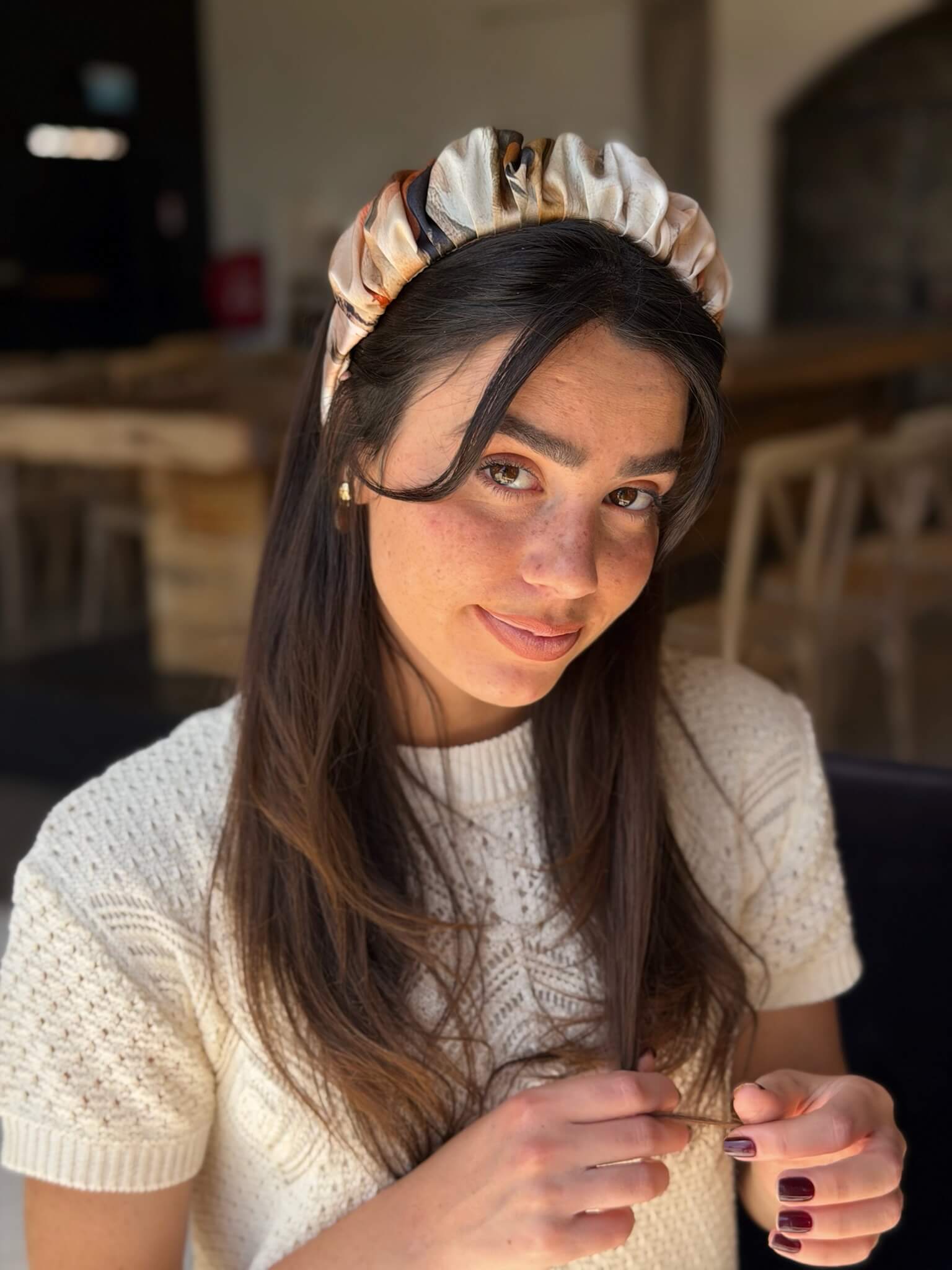 קשת לשיער שיפון בגווני שמנת קאמל חום ושחור בסגנון צבעי מים
