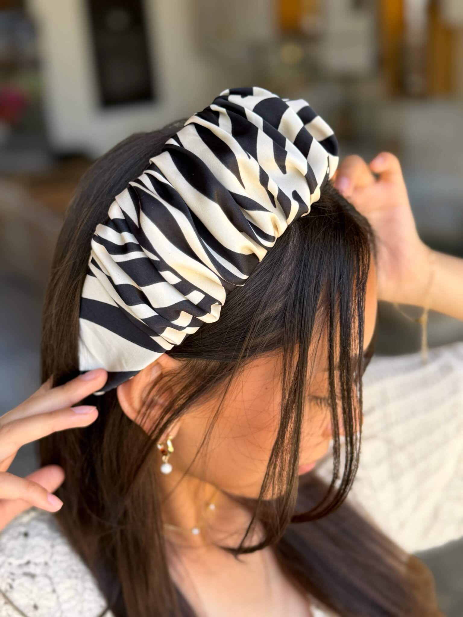 קשת לשיער שיפון זברה קלאסי שחור ושמנת