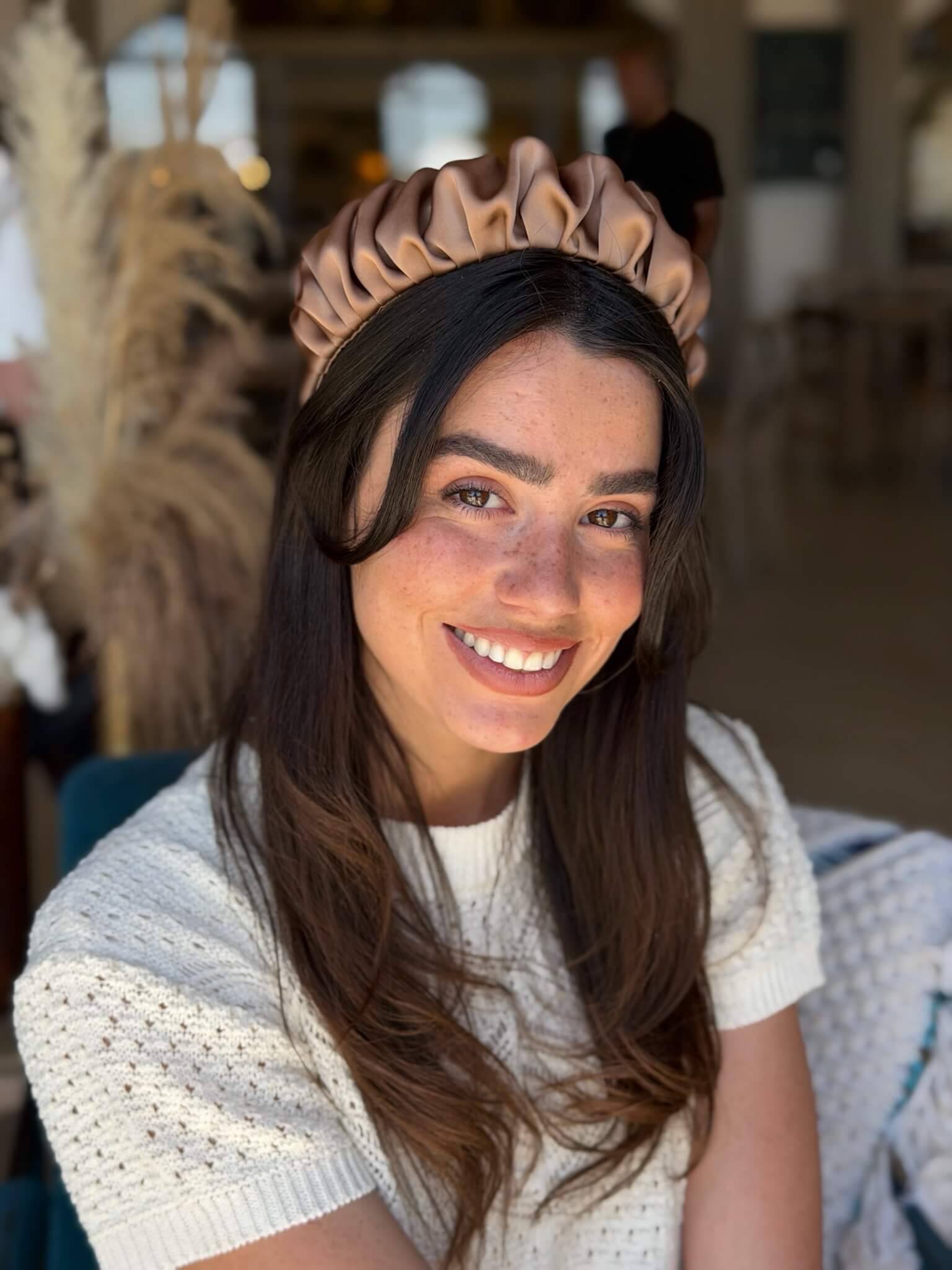 קשת לשיער בד סאטן קאמל עם ברק עדין