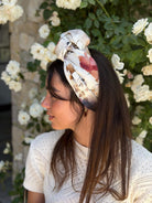 סרט קשירה לשיער בד דמוי פשתן בגוון שמנת טבעי עם הדפס פרחים בגווני ורוד עתיק אפרסק וחמרה