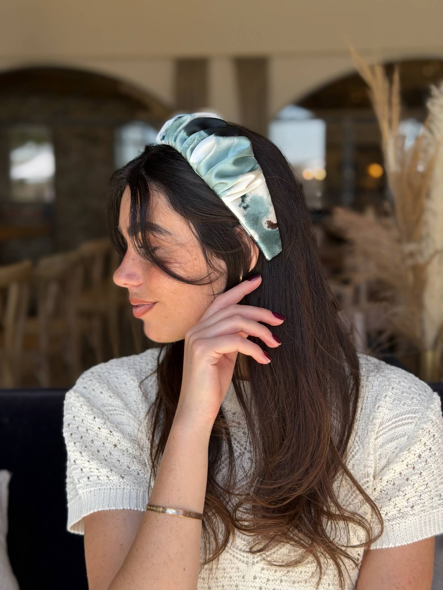 קשת לשיער שיפון בגווני טורקיז אפור ושמנת הדפס בסגנון צבעי מים