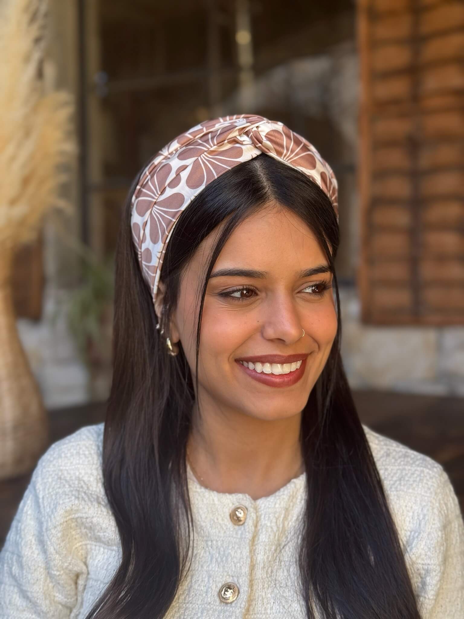 סרט לשיער שיפון צדפות קאמל על בסיס אוף ווייט