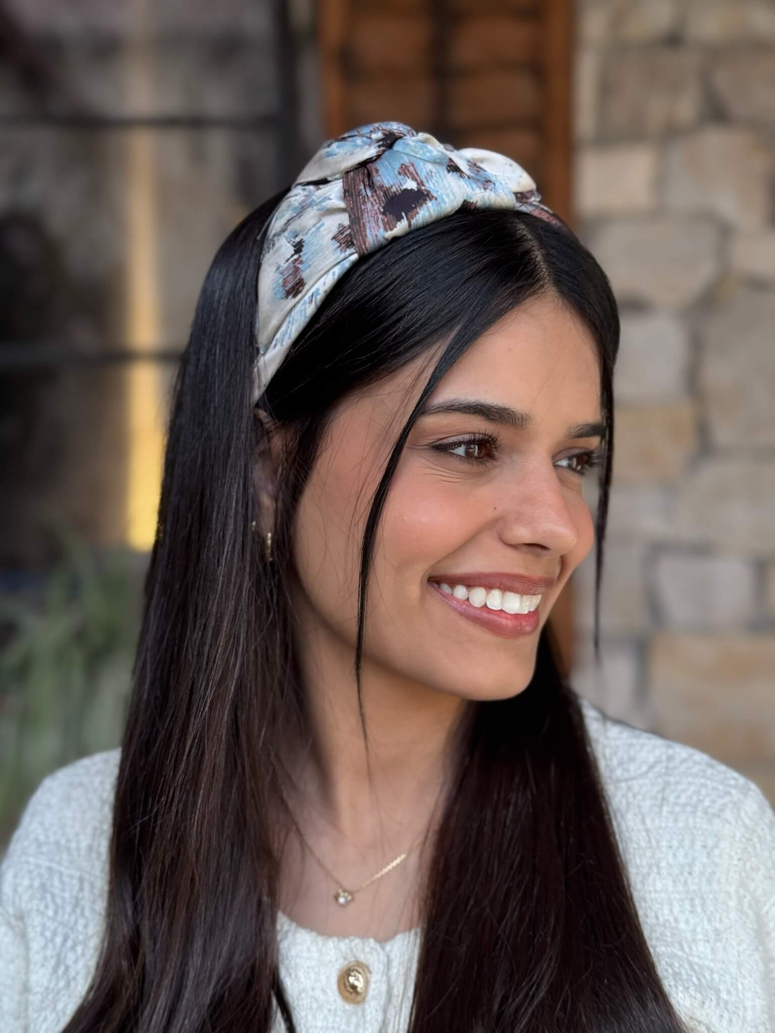 קשת לשיער שיפון שמנת עם שיפשופים תכלת סגלגל ושחור