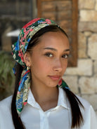 ריבוע פרחוני על בסיס ירוק