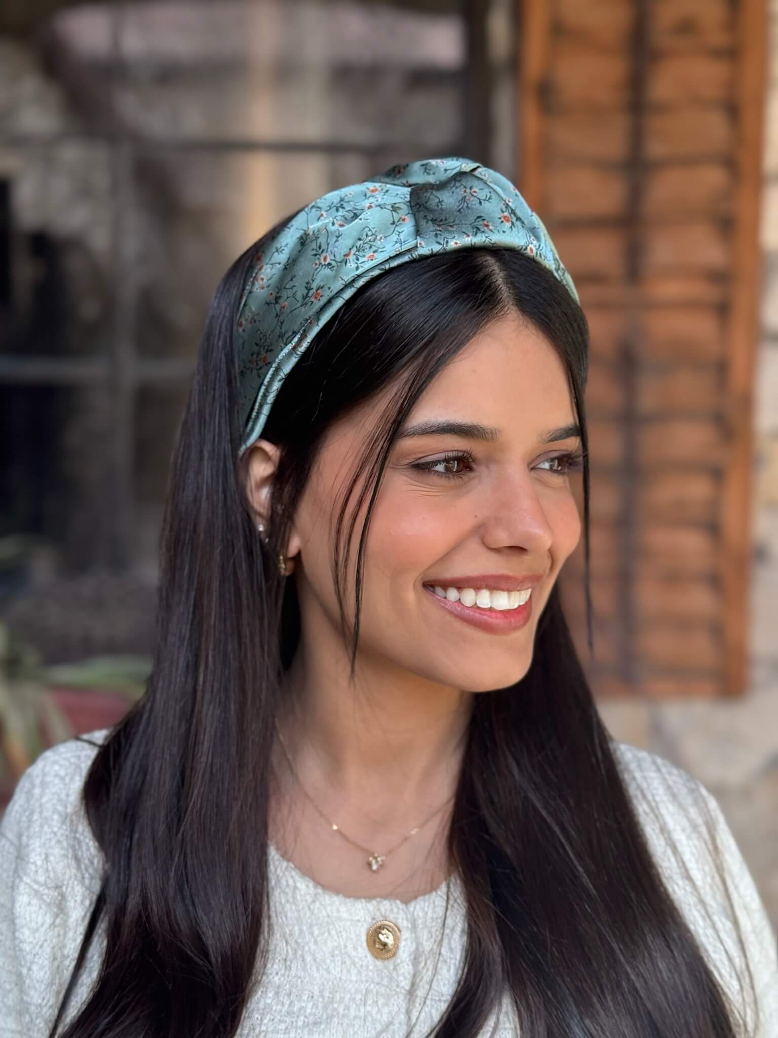 קשת לשיער שיפון מבריק  ירוק מעושן פירחוני