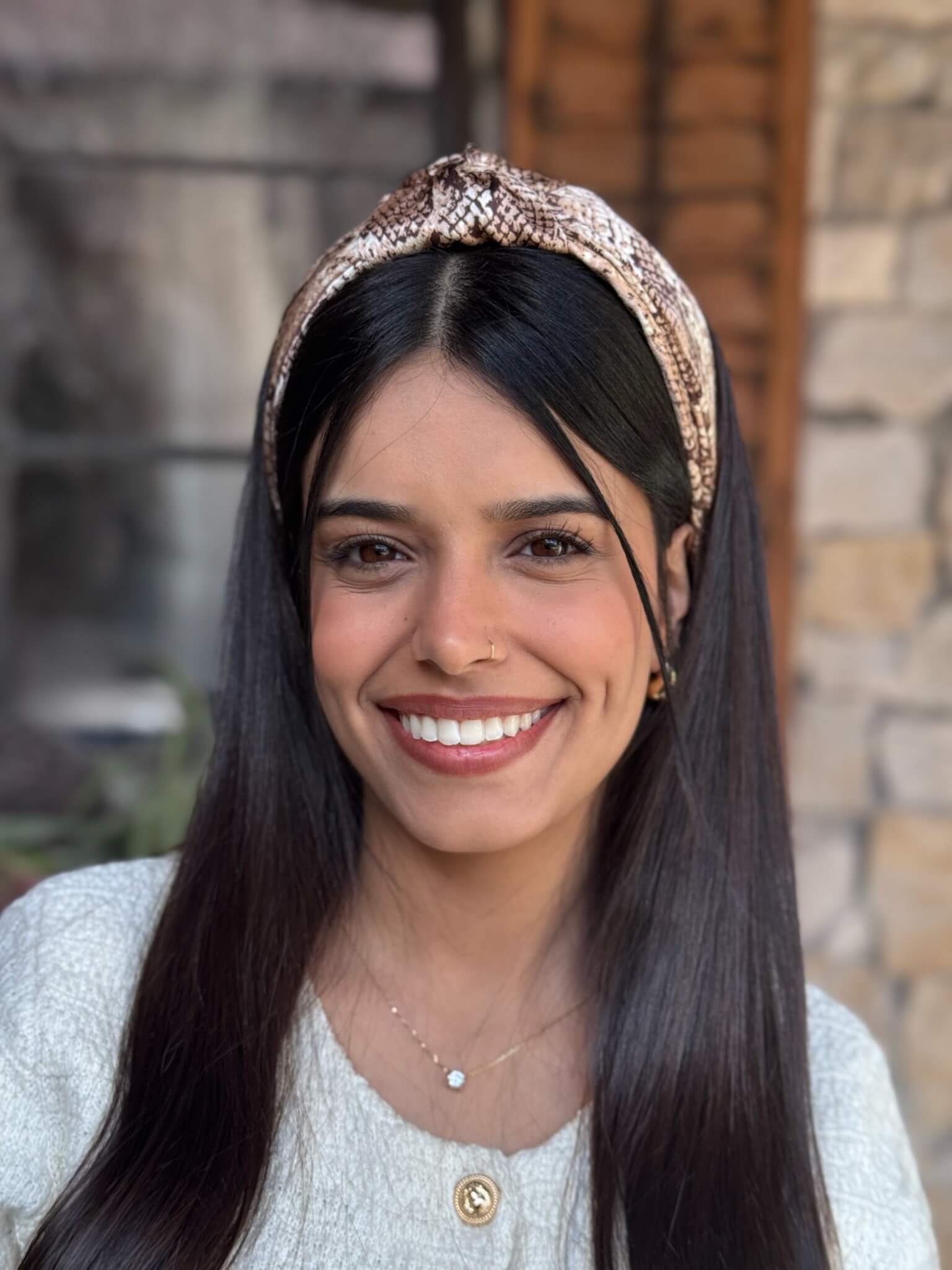 קשת לשיער שיפון מנוחש בז וחום