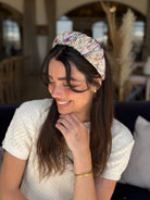 קשת לשיער שיפון פירחוני בשילוב פייטים עדין