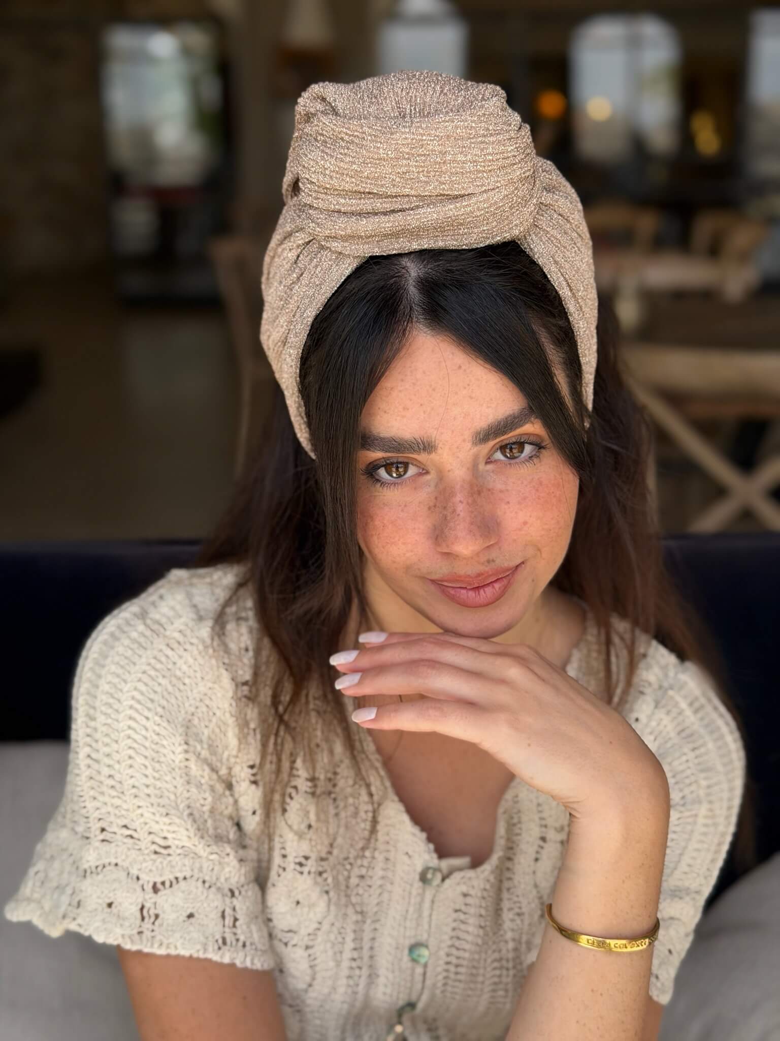 סרט קשירה לשיער מיני פליסה בז ניוד מנצנץ