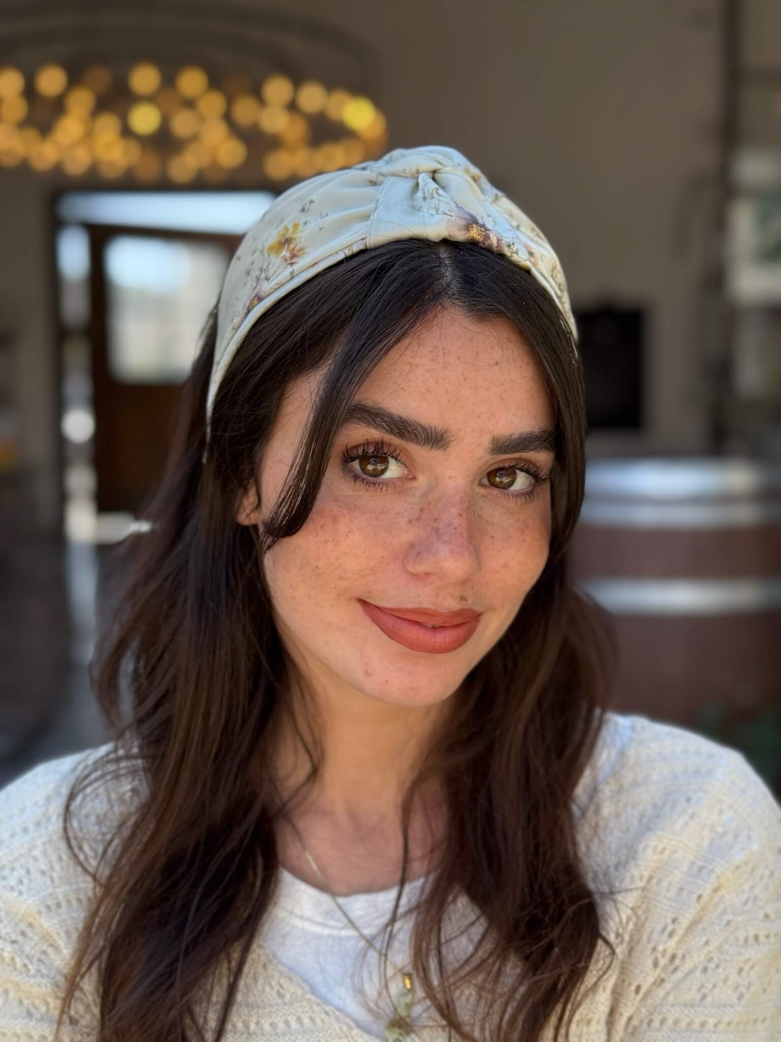 קשת לשיער שיפון פירחוני על בסיס שמנת